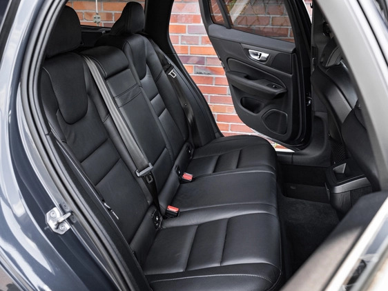 Volvo V60 cena 106900 przebieg: 143170, rok produkcji 2020 z Płońsk małe 781